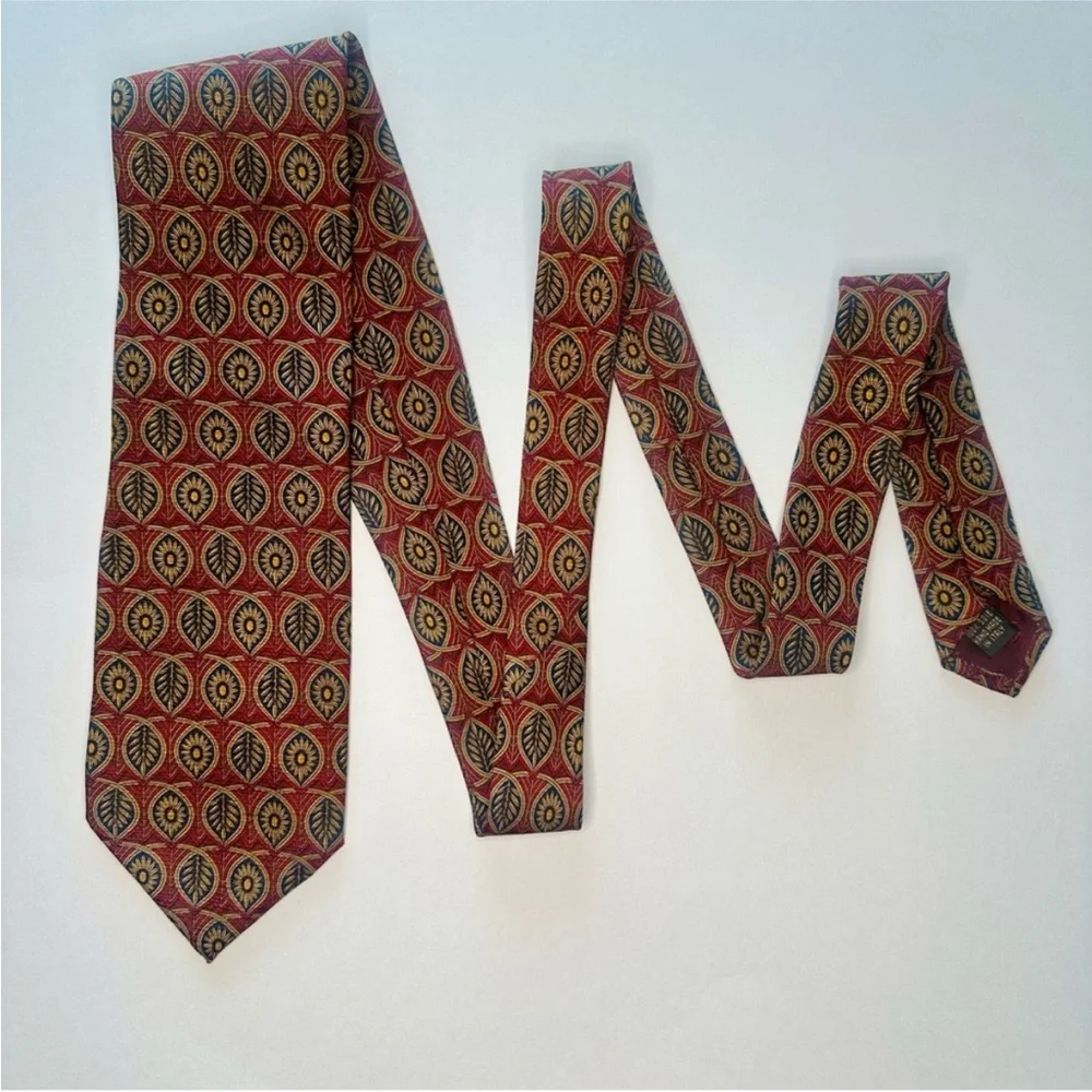 VALENTINO CRAVATTE Italian Silk Red & Blue Gold Leaf Pattern Classic Tie, 3.75”